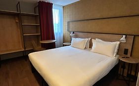 Kyriad París Nord Porte St Ouen 3*